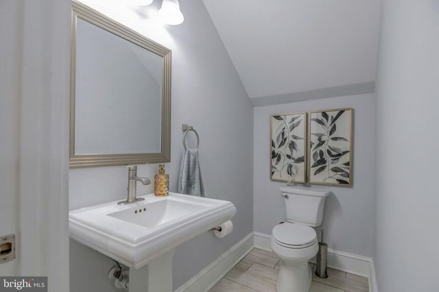 10704 WARWICK AVE, Fairfax, VA 22030