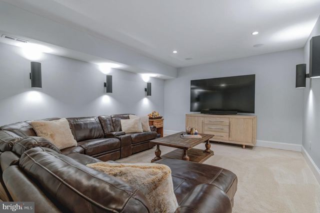 10704 WARWICK AVE, Fairfax, VA 22030