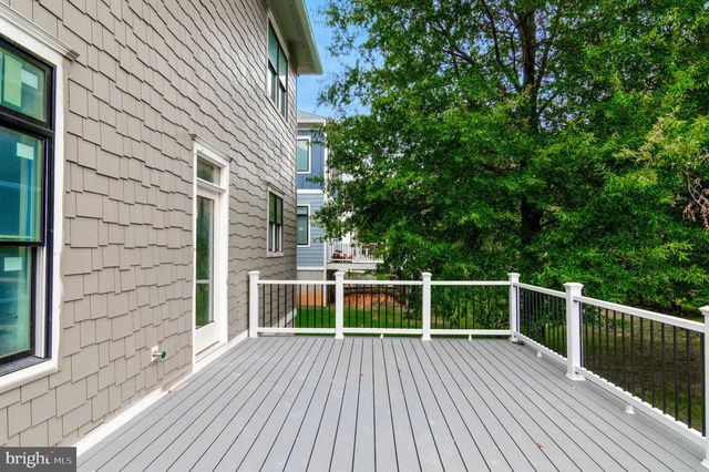 10704 WARWICK AVE, Fairfax, VA 22030