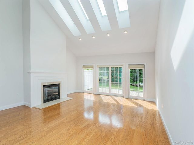 194 Pond View Drive 387, Port Washington, NY 11050