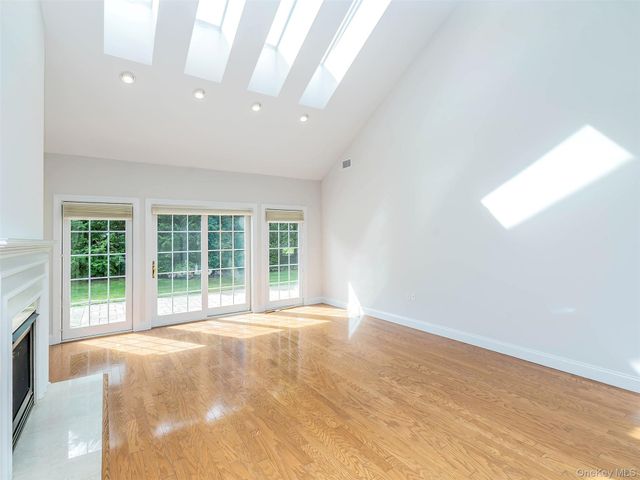 194 Pond View Drive 387, Port Washington, NY 11050