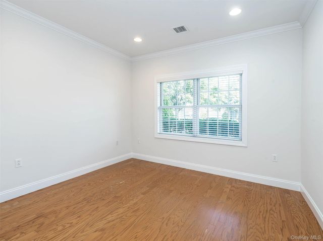 194 Pond View Drive 387, Port Washington, NY 11050