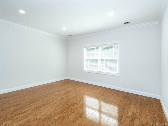 194 Pond View Drive 387, Port Washington, NY 11050