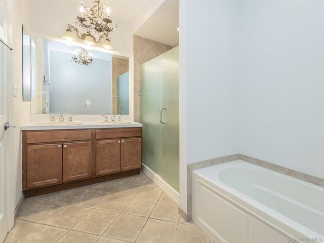 194 Pond View Drive 387, Port Washington, NY 11050