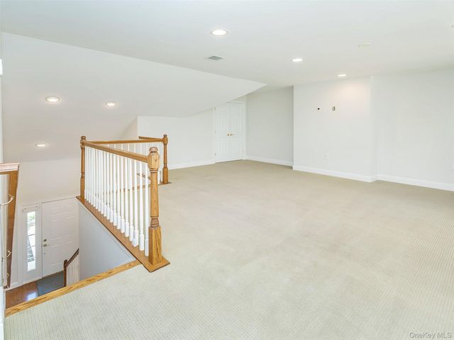 194 Pond View Drive 387, Port Washington, NY 11050