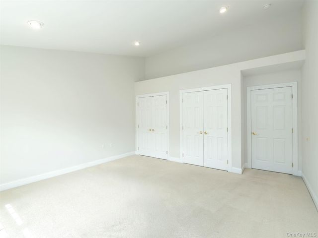 194 Pond View Drive 387, Port Washington, NY 11050