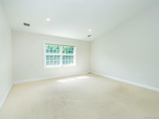 194 Pond View Drive 387, Port Washington, NY 11050