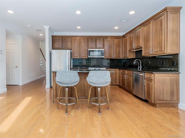 194 Pond View Drive 387, Port Washington, NY 11050