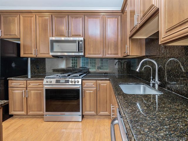 194 Pond View Drive 387, Port Washington, NY 11050