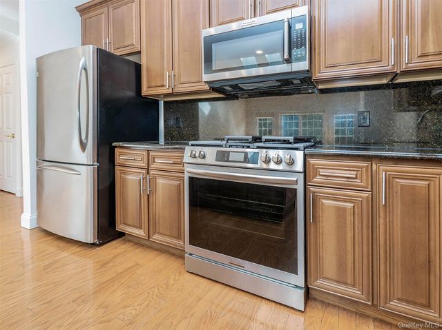 194 Pond View Drive 387, Port Washington, NY 11050