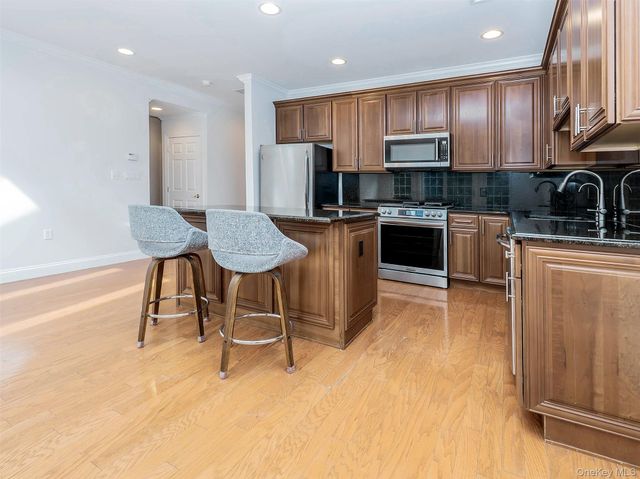 194 Pond View Drive 387, Port Washington, NY 11050