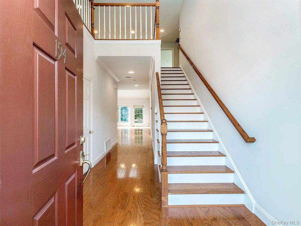 194 Pond View Drive 387, Port Washington, NY 11050 — photo 4