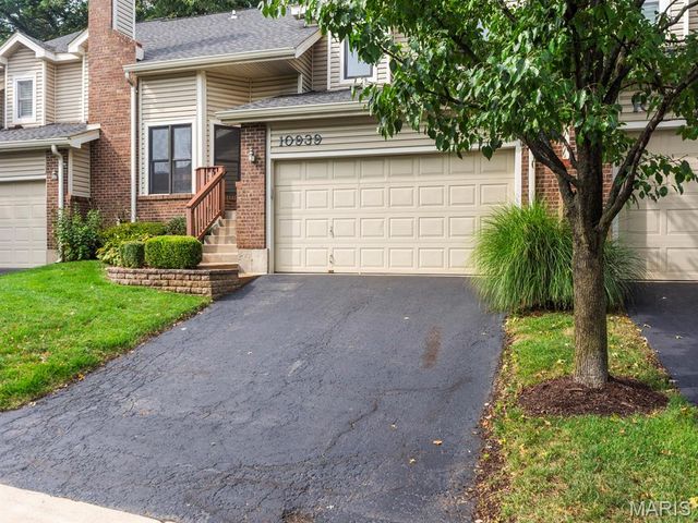 10939 Vauxhall Drive, Creve Coeur, MO 63146