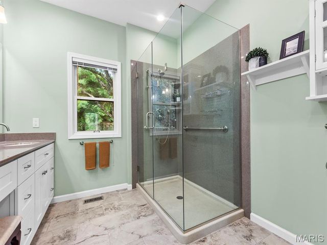 10939 Vauxhall Drive, Creve Coeur, MO 63146
