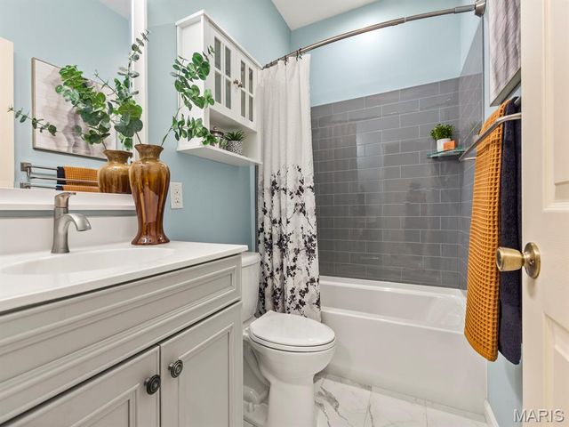 10939 Vauxhall Drive, Creve Coeur, MO 63146