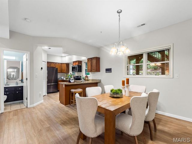 10939 Vauxhall Drive, Creve Coeur, MO 63146