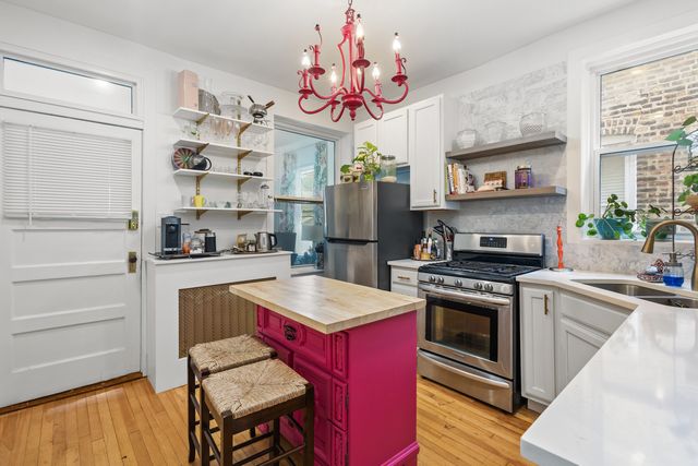 3345 N SPRINGFIELD Avenue N, Chicago, IL 60618