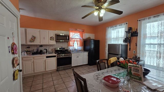 31 N Common St 2, Lynn, AE 09102