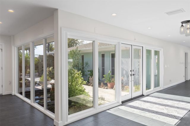 5173 HORSESHOE PLACE, St Petersburg, FL 33703