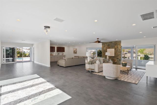 5173 HORSESHOE PLACE, St Petersburg, FL 33703