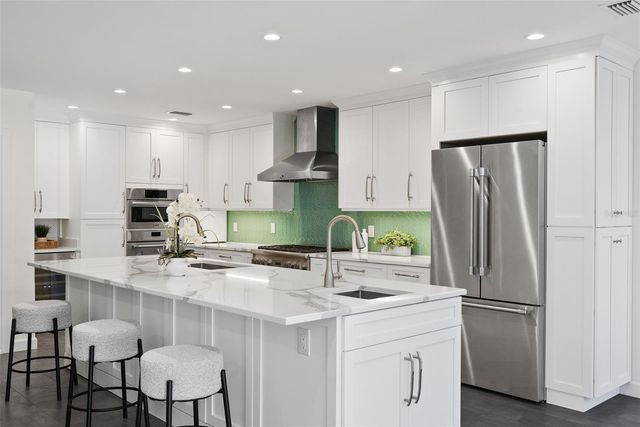 5173 HORSESHOE PLACE, St Petersburg, FL 33703