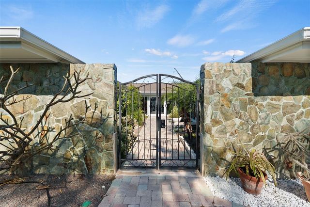 5173 HORSESHOE PLACE, St Petersburg, FL 33703