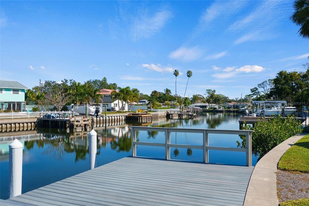 5173 HORSESHOE PLACE, St Petersburg, FL 33703