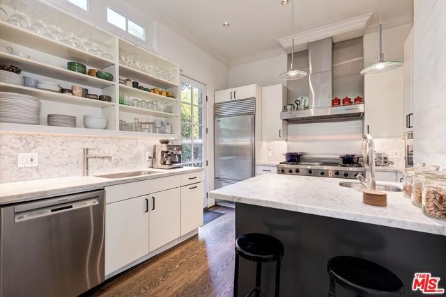 2806 Nichols Canyon Road, Los Angeles, CA 90046