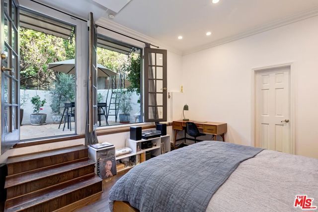 2806 Nichols Canyon Road, Los Angeles, CA 90046