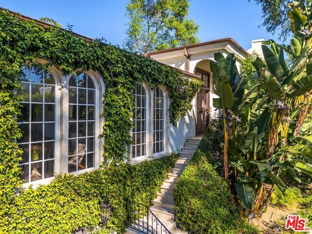 2806 Nichols Canyon Road, Los Angeles, CA 90046