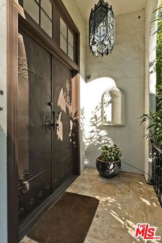 2806 Nichols Canyon Road, Los Angeles, CA 90046