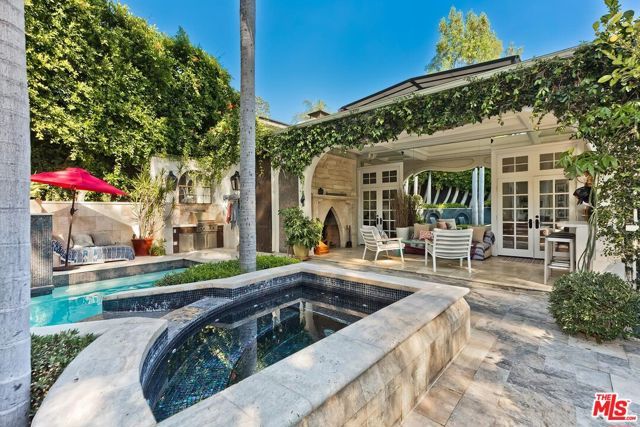 2806 Nichols Canyon Road, Los Angeles, CA 90046