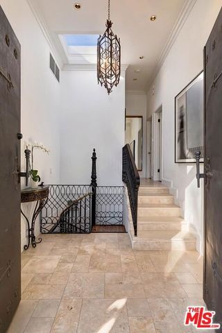 2806 Nichols Canyon Road, Los Angeles, CA 90046