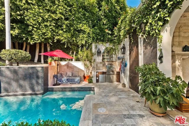 2806 Nichols Canyon Road, Los Angeles, CA 90046