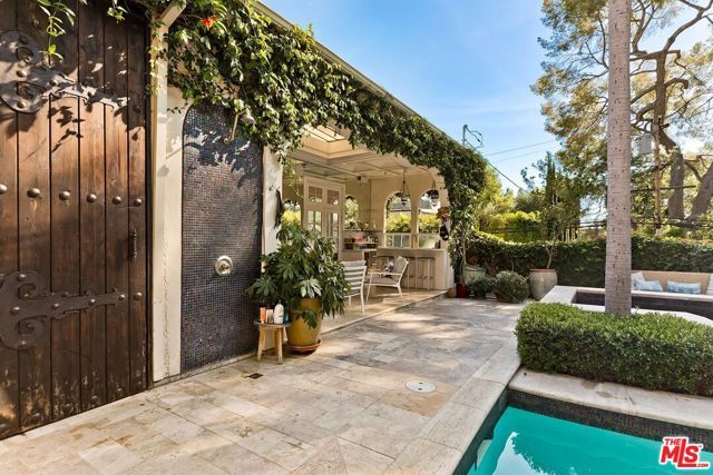 2806 Nichols Canyon Road, Los Angeles, CA 90046