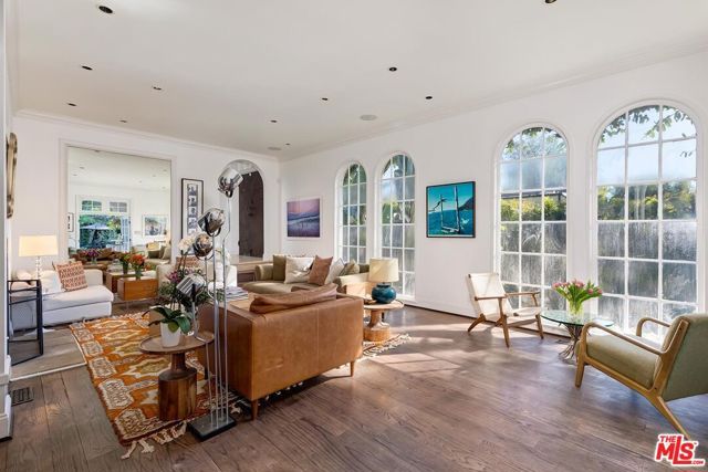 2806 Nichols Canyon Road, Los Angeles, CA 90046