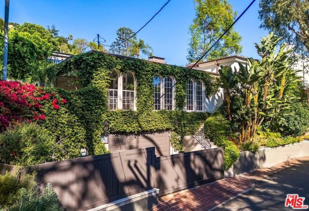 2806 Nichols Canyon Road, Los Angeles, CA 90046