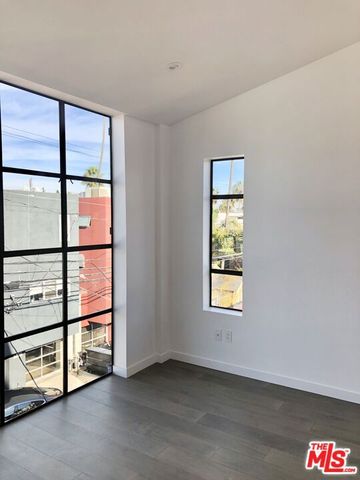 1317 Cabrillo Avenue, Venice, CA 90291