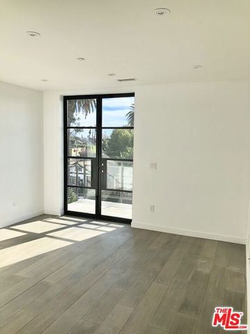 1317 Cabrillo Avenue, Venice, CA 90291