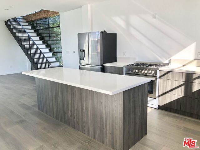 1317 Cabrillo Avenue, Venice, CA 90291