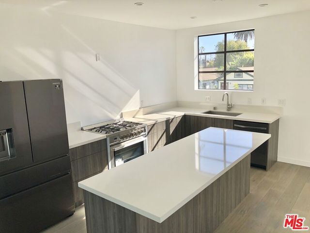 1317 Cabrillo Avenue, Venice, CA 90291