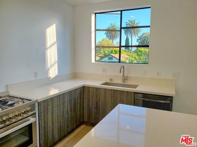 1317 Cabrillo Avenue, Venice, CA 90291