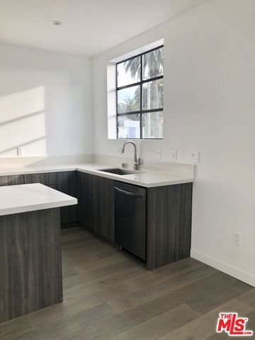 1317 Cabrillo Avenue, Venice, CA 90291