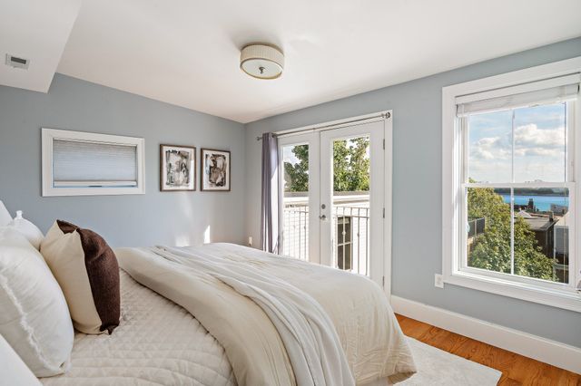 413 E 7th St 2, Boston, MA 02127