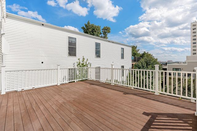 413 E 7th St 2, Boston, MA 02127