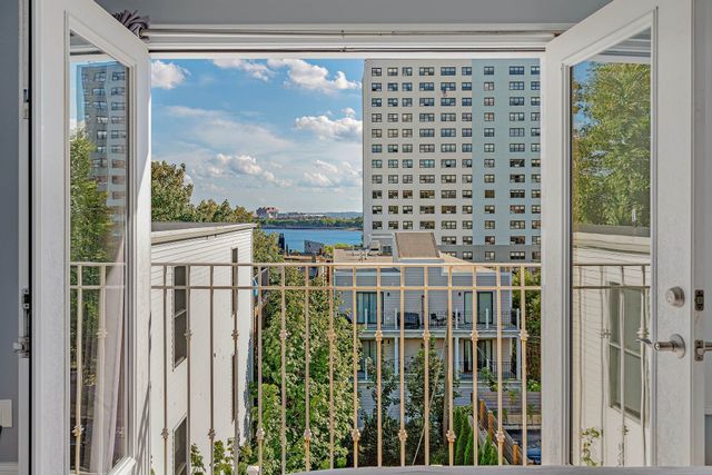 413 E 7th St 2, Boston, MA 02127
