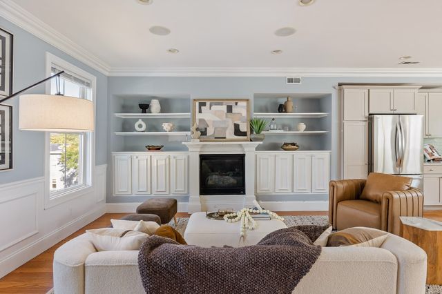 413 E 7th St 2, Boston, MA 02127