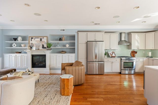 413 E 7th St 2, Boston, MA 02127