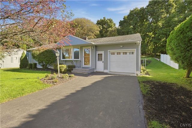 106 Mansfield Drive, Camillus, NY 13031