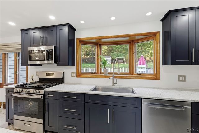 106 Mansfield Drive, Camillus, NY 13031
